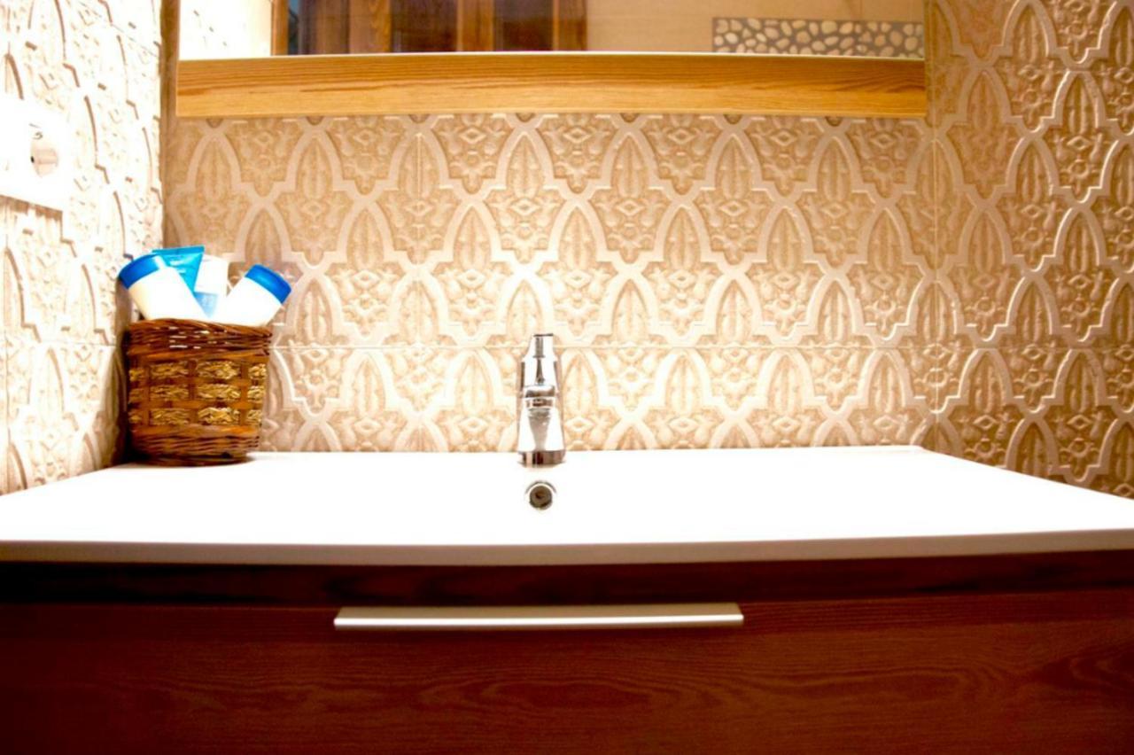 Puerta Real Apartamentos Севилья Экстерьер фото