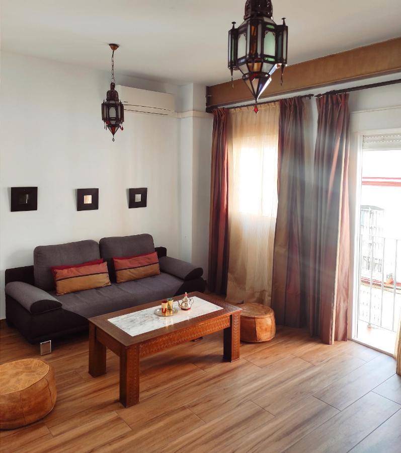 Puerta Real Apartamentos Севилья Экстерьер фото