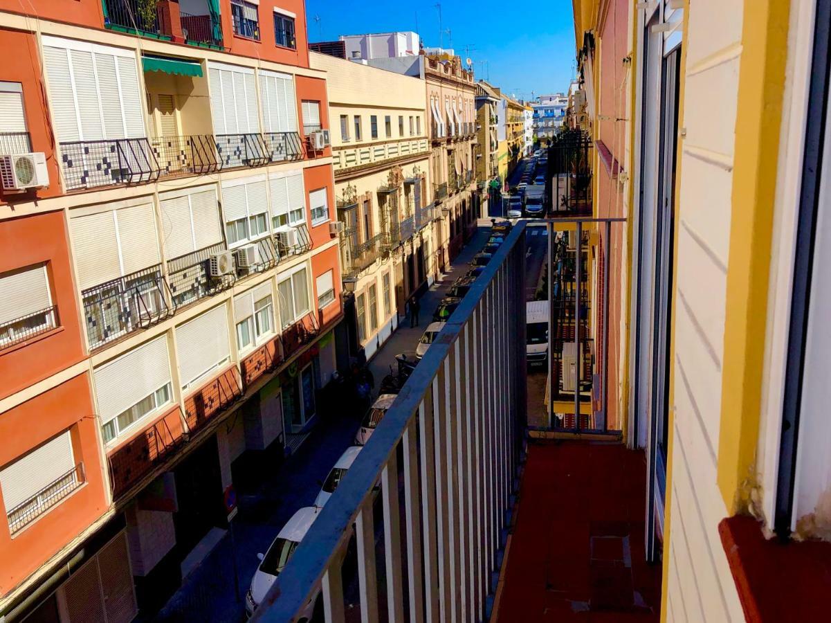 Puerta Real Apartamentos Севилья Экстерьер фото